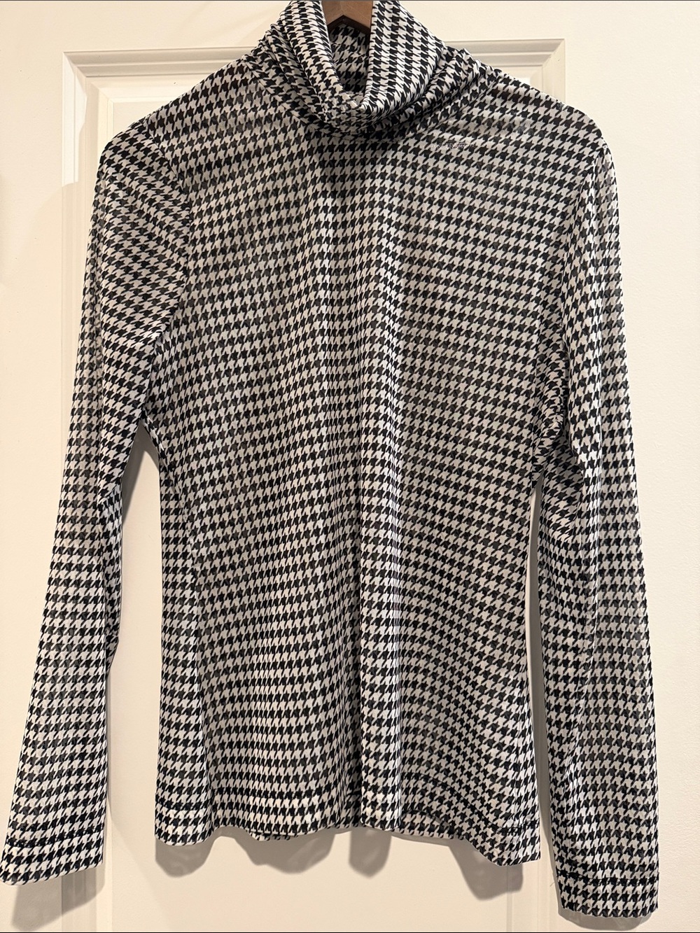 WHBM Houndstooth Mesh Turtleneck Long Sleeve Top - Black & White Medium